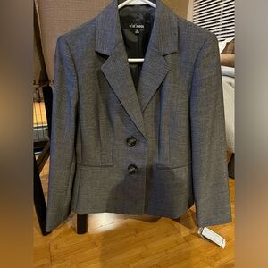 Le Suit Separates Pant suit. Blazer with tags. Never worn